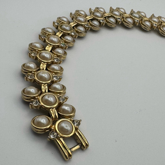 Unbranded Jewelry - MONET Gold Tone Rhinestones Faux Pearls Link Bracelet